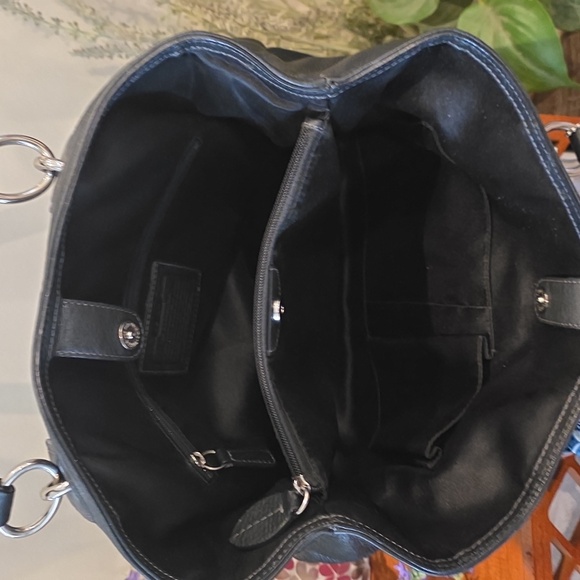 Coach Penelope Large Sized Tote With 3 Compartments Turnlock Accent - Picture 11 of 11